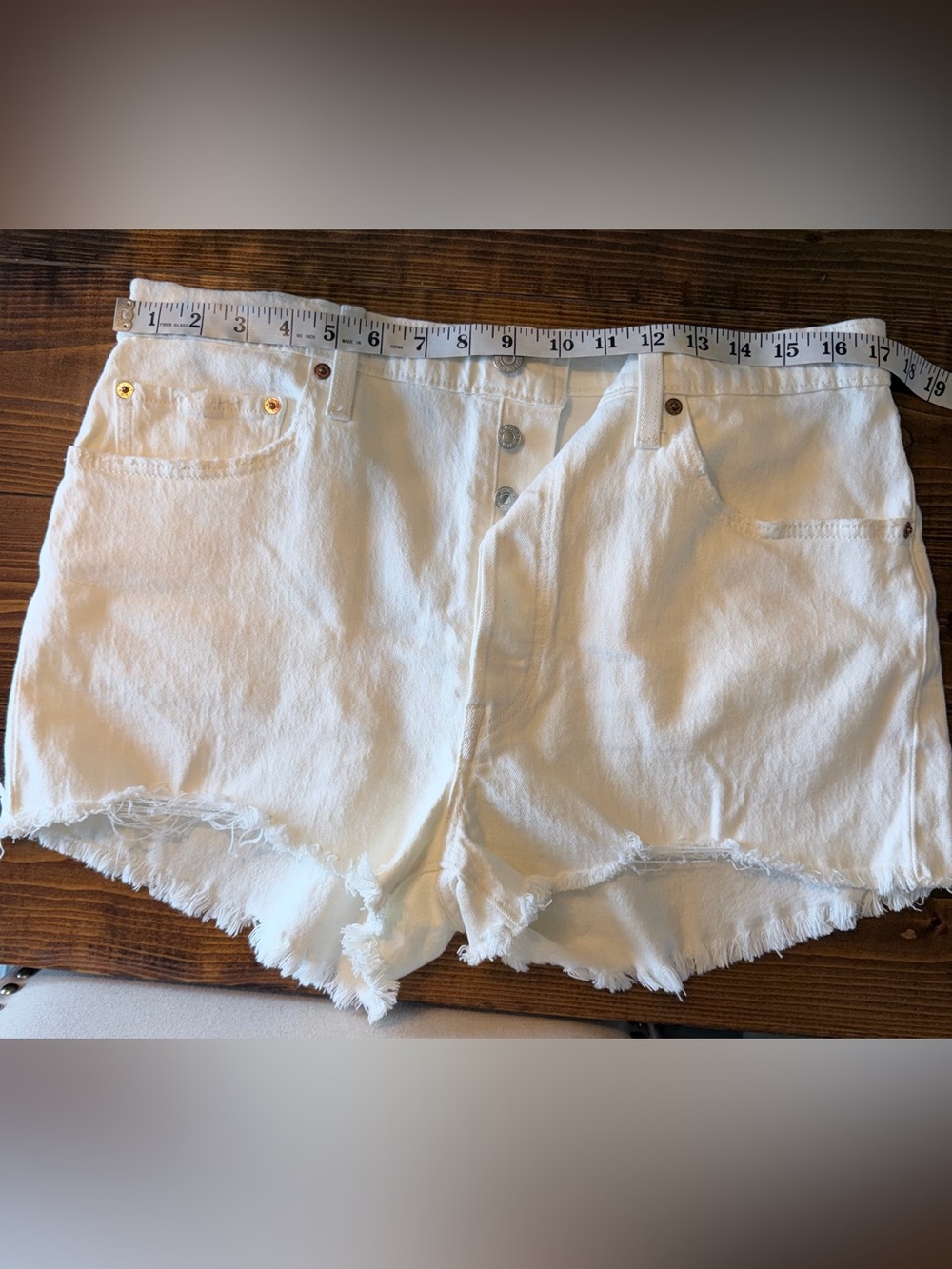 Levi’s 501 button fly Cream colored shorts waist 33